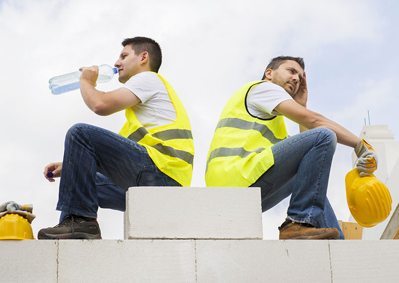 What are the risks of working in the heat?